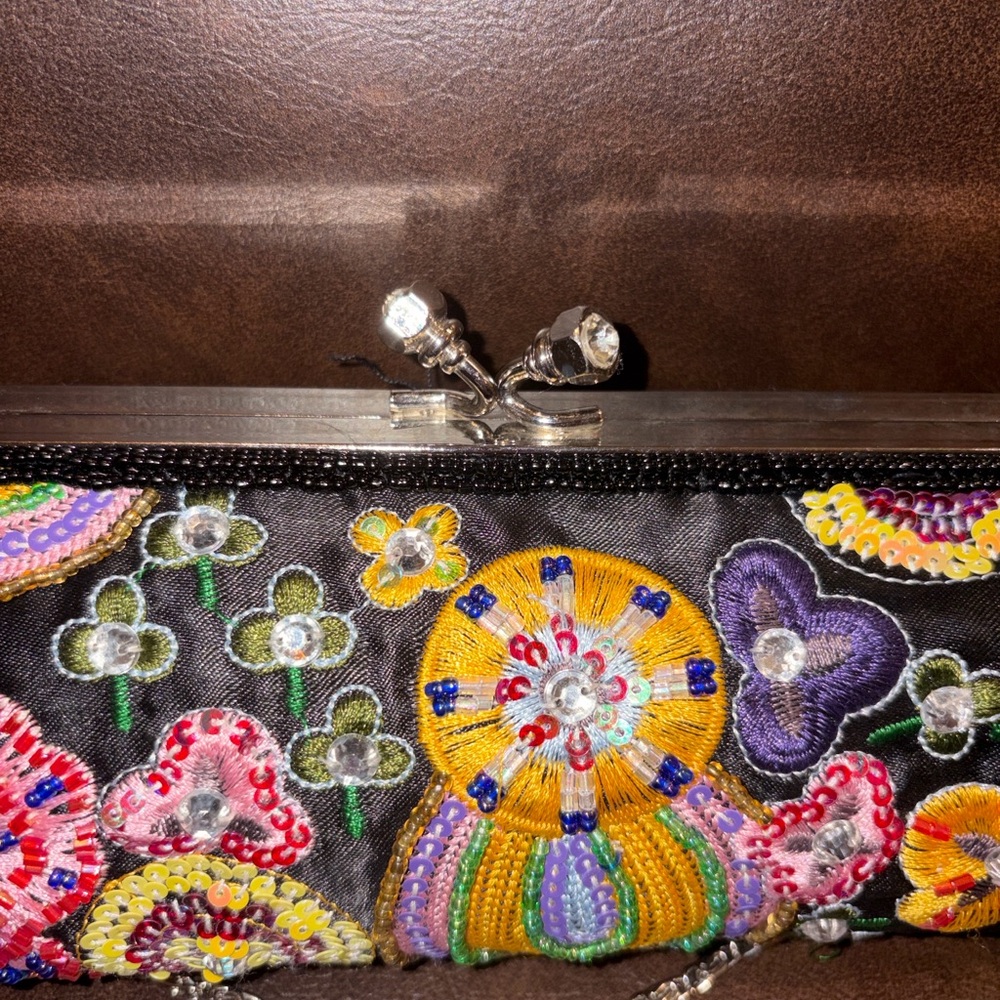 Aldo Black Floral Embroidered Clutch with Silver Chain- Vintage - Picture 6 of 11